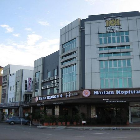 101 Lake View Hotel Puchong Esterno foto