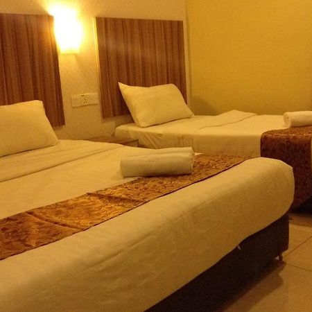 101 Lake View Hotel Puchong Esterno foto
