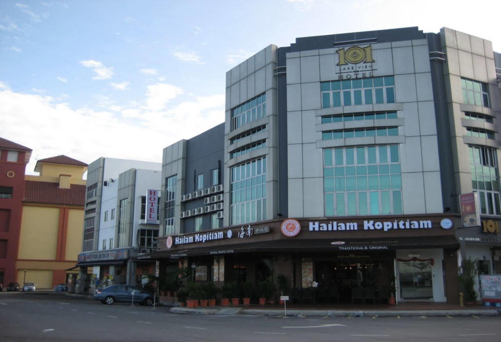 101 Lake View Hotel Puchong Esterno foto
