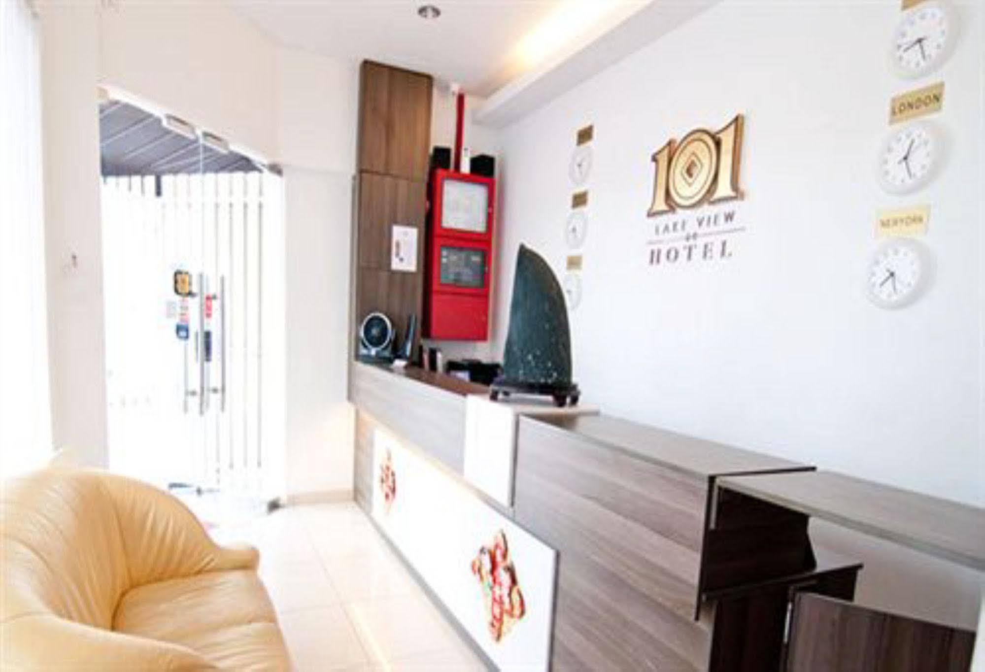 101 Lake View Hotel Puchong Esterno foto