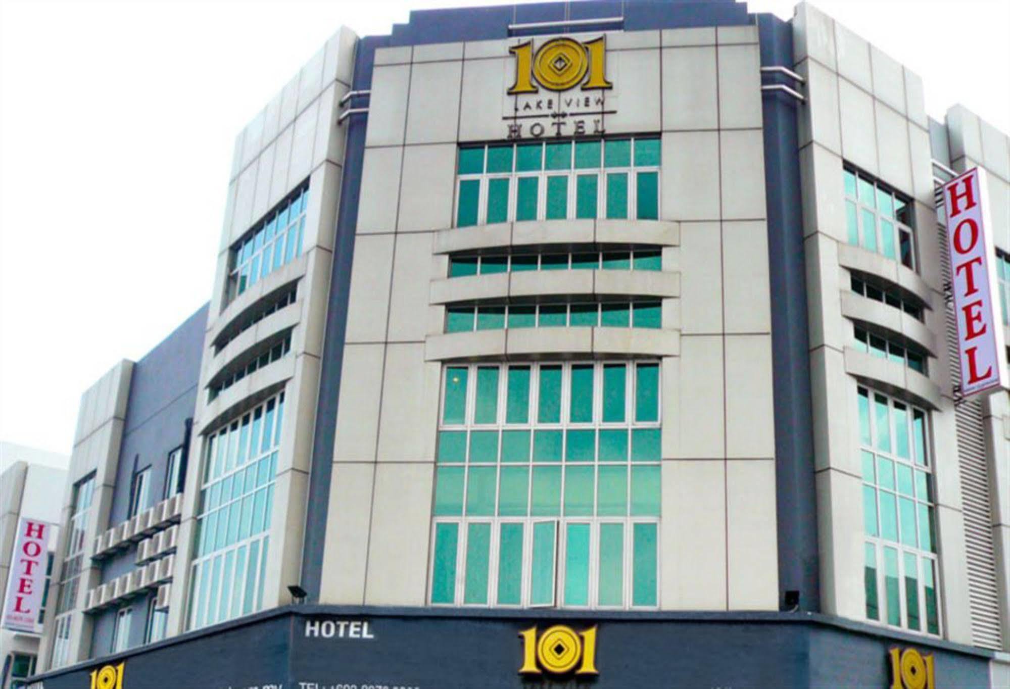 101 Lake View Hotel Puchong Esterno foto