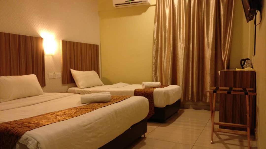 101 Lake View Hotel Puchong Esterno foto