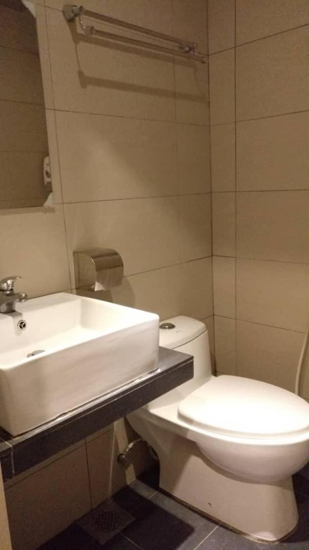 101 Lake View Hotel Puchong Esterno foto